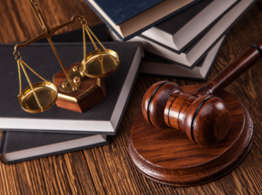 مفهوم السلطة التامة والسلطة التقديرية في القانون الاماراتي