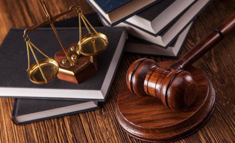 مفهوم السلطة التامة والسلطة التقديرية في القانون الاماراتي